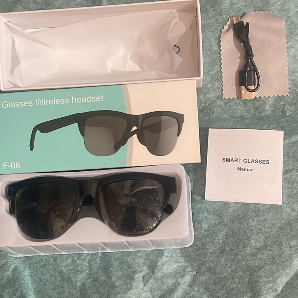 Smart Glasses Wireless Headset - Black I have 5 pair😊